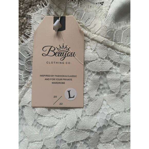 Berryou Womens/Teens White Lacey Halter Top Size Large Feminine - Picture 4 of 6